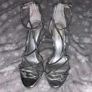 Gianni Bini Silver heels